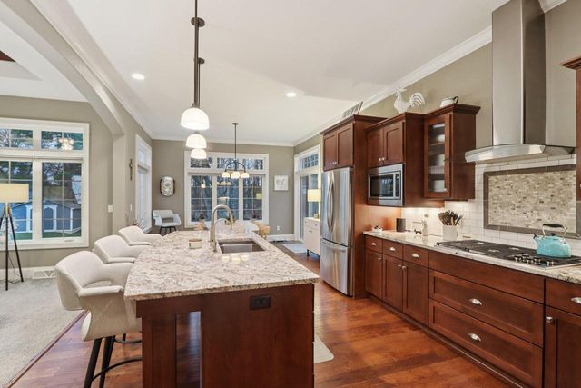 W351N6051 Bauers LANE, Oconomowoc, WI 53066