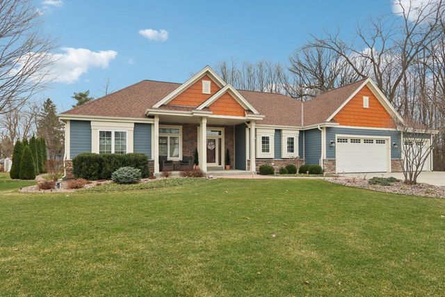 W351N6051 Bauers LANE, Oconomowoc, WI 53066