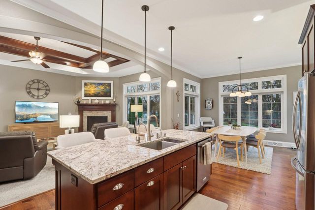 W351N6051 Bauers LANE, Oconomowoc, WI 53066