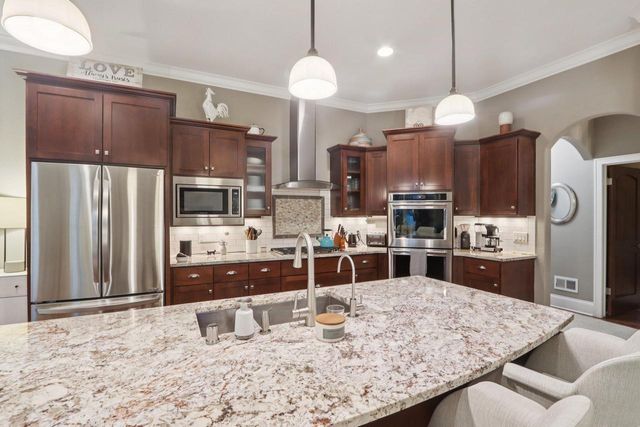 W351N6051 Bauers LANE, Oconomowoc, WI 53066