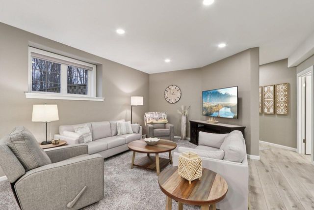 W351N6051 Bauers LANE, Oconomowoc, WI 53066