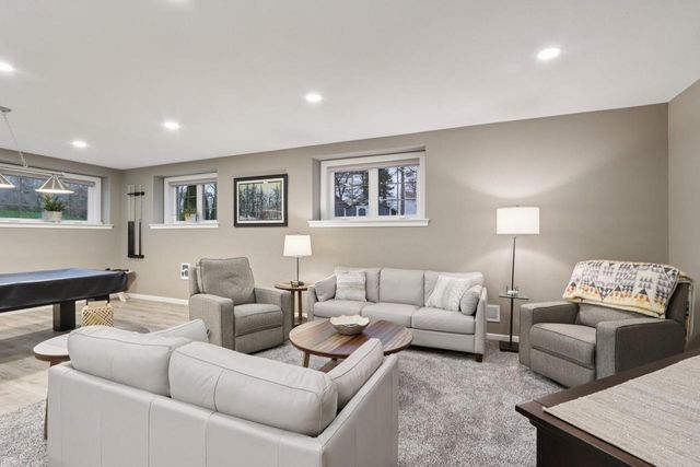 W351N6051 Bauers LANE, Oconomowoc, WI 53066