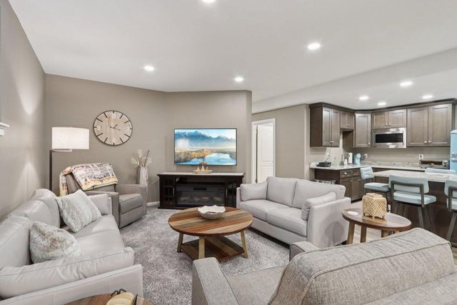 W351N6051 Bauers LANE, Oconomowoc, WI 53066