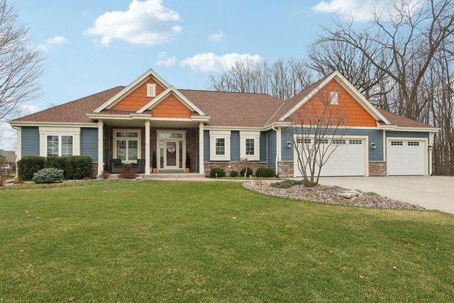 W351N6051 Bauers LANE, Oconomowoc, WI 53066