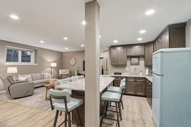 W351N6051 Bauers LANE, Oconomowoc, WI 53066