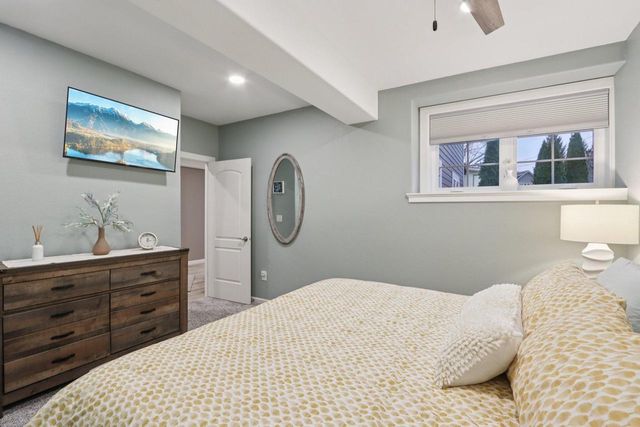 W351N6051 Bauers LANE, Oconomowoc, WI 53066