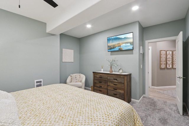 W351N6051 Bauers LANE, Oconomowoc, WI 53066