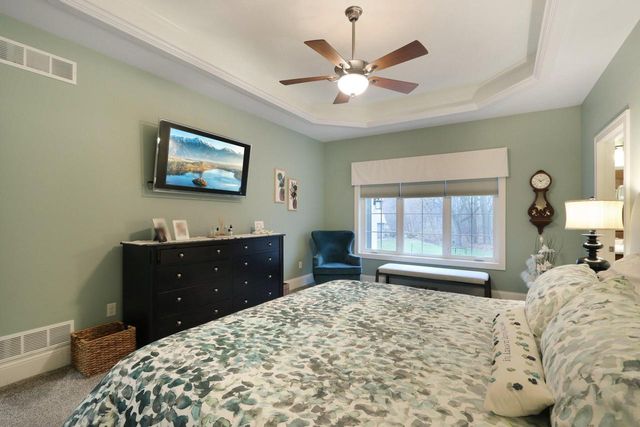 W351N6051 Bauers LANE, Oconomowoc, WI 53066