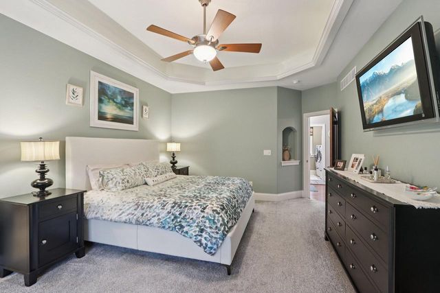 W351N6051 Bauers LANE, Oconomowoc, WI 53066