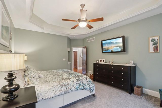 W351N6051 Bauers LANE, Oconomowoc, WI 53066