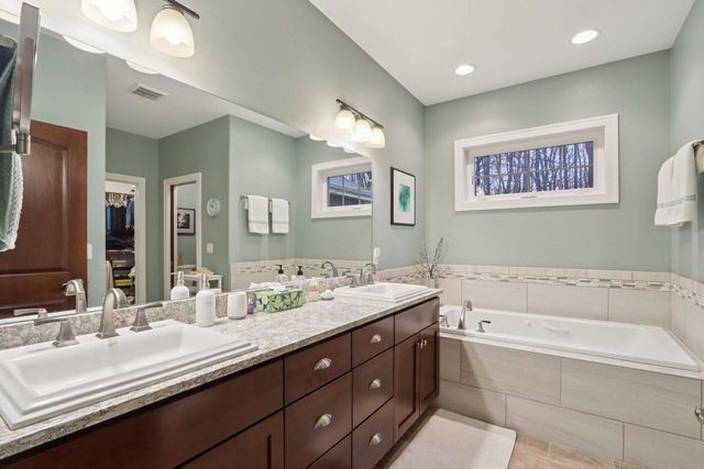 W351N6051 Bauers LANE, Oconomowoc, WI 53066