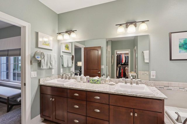 W351N6051 Bauers LANE, Oconomowoc, WI 53066