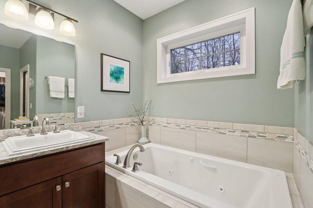 W351N6051 Bauers LANE, Oconomowoc, WI 53066