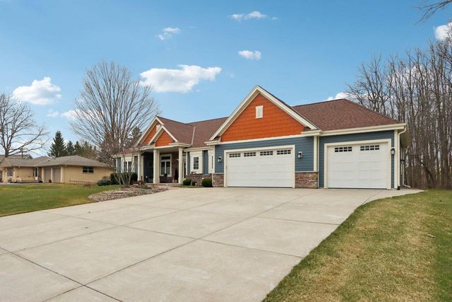 W351N6051 Bauers LANE, Oconomowoc, WI 53066