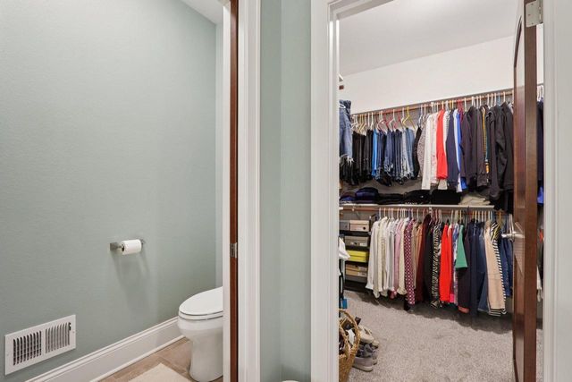 W351N6051 Bauers LANE, Oconomowoc, WI 53066