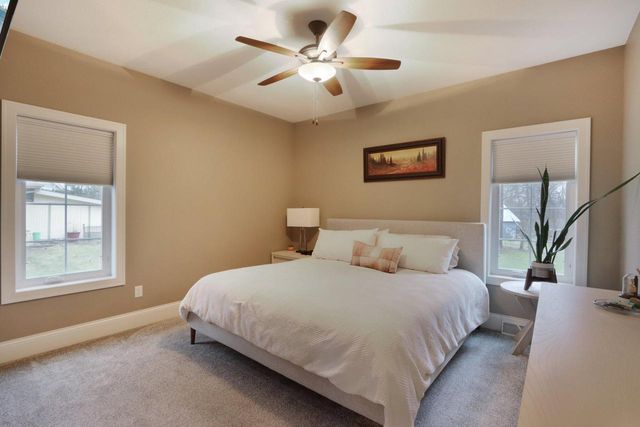 W351N6051 Bauers LANE, Oconomowoc, WI 53066