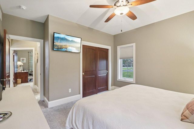 W351N6051 Bauers LANE, Oconomowoc, WI 53066