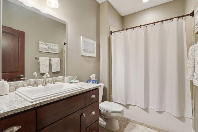 W351N6051 Bauers LANE, Oconomowoc, WI 53066