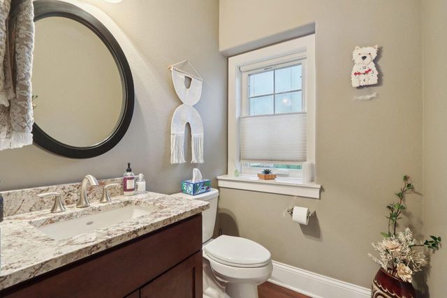 W351N6051 Bauers LANE, Oconomowoc, WI 53066