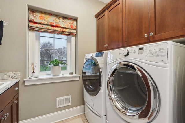 W351N6051 Bauers LANE, Oconomowoc, WI 53066