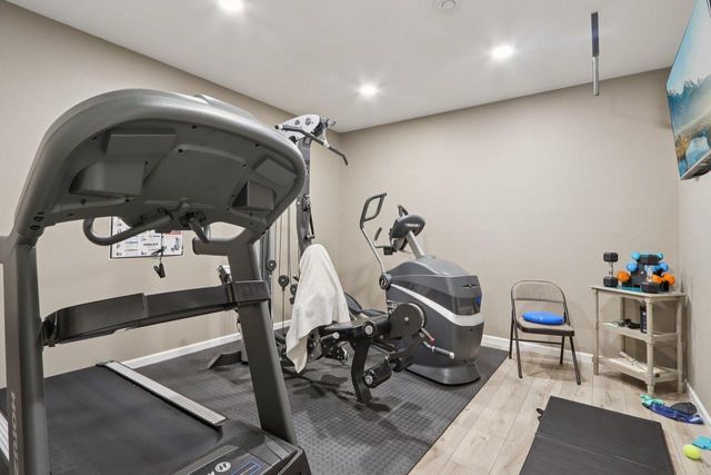 W351N6051 Bauers LANE, Oconomowoc, WI 53066