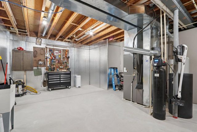 W351N6051 Bauers LANE, Oconomowoc, WI 53066