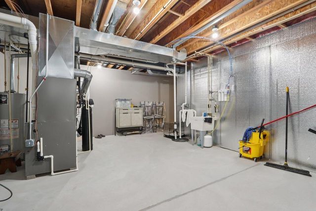 W351N6051 Bauers LANE, Oconomowoc, WI 53066