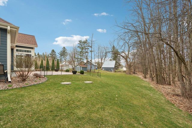 W351N6051 Bauers LANE, Oconomowoc, WI 53066