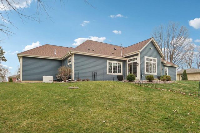 W351N6051 Bauers LANE, Oconomowoc, WI 53066