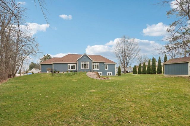 W351N6051 Bauers LANE, Oconomowoc, WI 53066