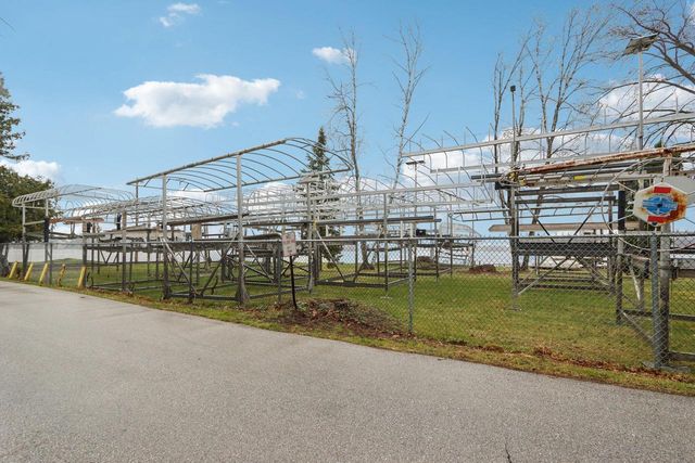 W351N6051 Bauers LANE, Oconomowoc, WI 53066