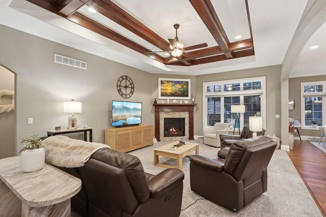 W351N6051 Bauers LANE, Oconomowoc, WI 53066