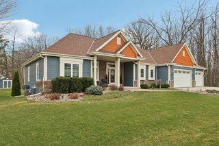 W351N6051 Bauers LANE, Oconomowoc, WI 53066