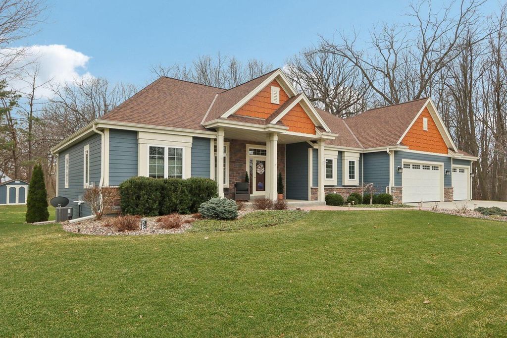 W351N6051 Bauers LANE, Oconomowoc, WI 53066