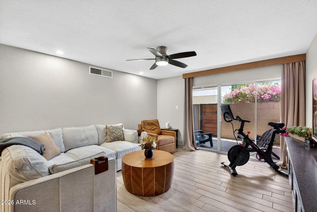 2233 E HIGHLAND Avenue 134, Phoenix, AZ 85016