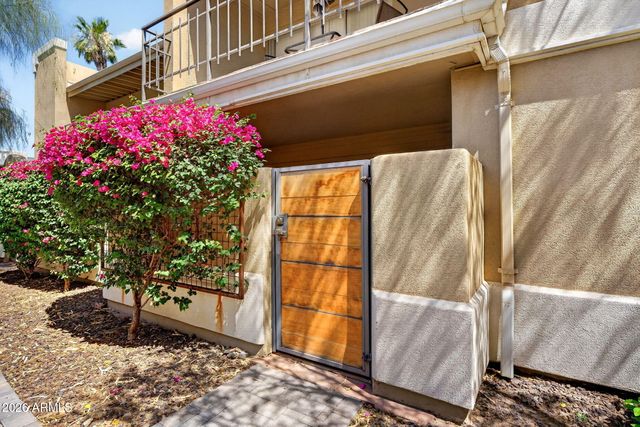 2233 E HIGHLAND Avenue 134, Phoenix, AZ 85016