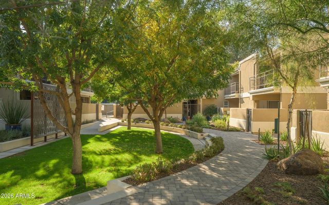 2233 E HIGHLAND Avenue 134, Phoenix, AZ 85016
