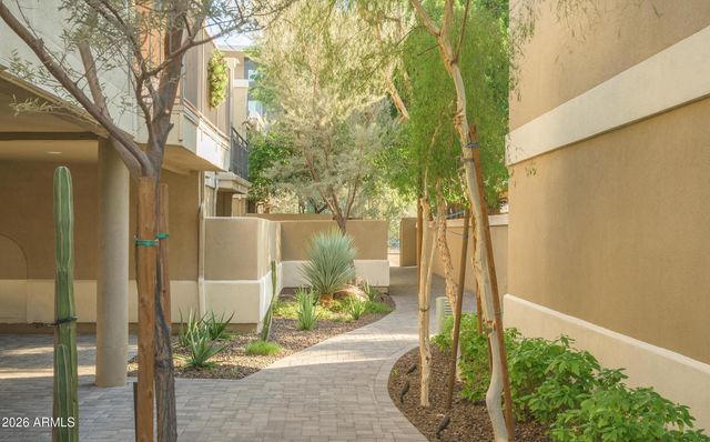 2233 E HIGHLAND Avenue 134, Phoenix, AZ 85016
