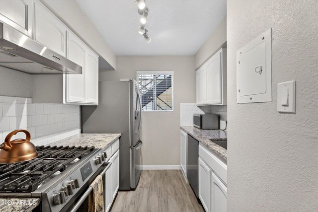 2233 E HIGHLAND Avenue 134, Phoenix, AZ 85016
