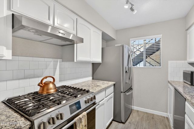 2233 E HIGHLAND Avenue 134, Phoenix, AZ 85016