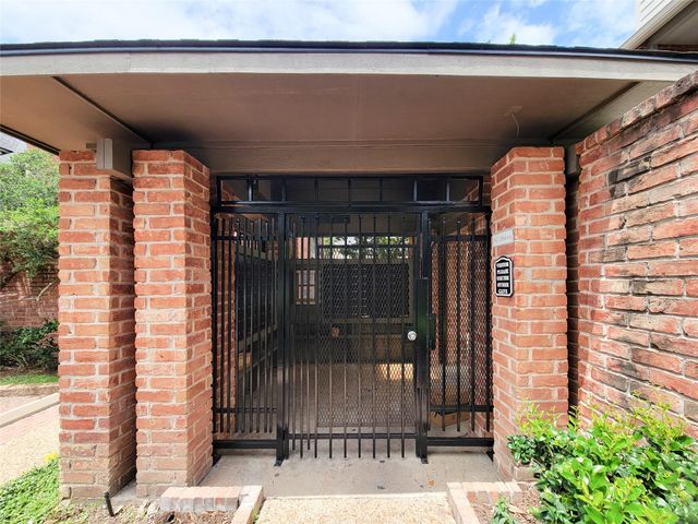 2829 Timmons Lane 188, Houston, TX 77027