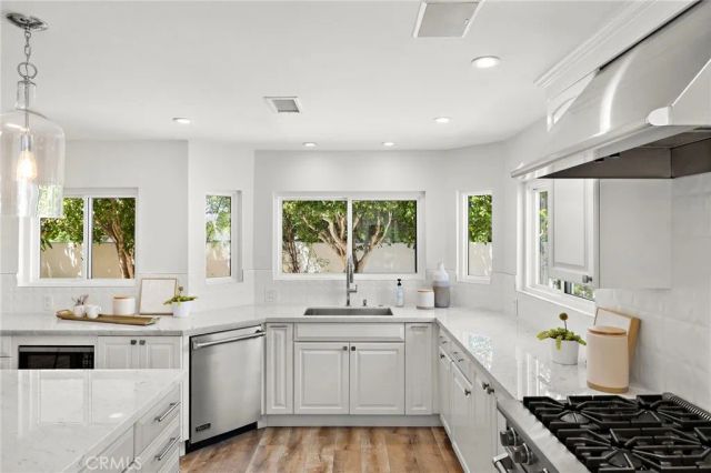 27 Palm Beach Court, Dana Point, CA 92629