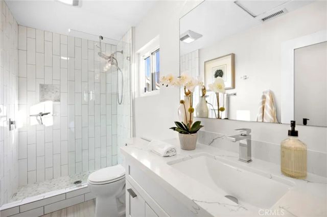 27 Palm Beach Court, Dana Point, CA 92629