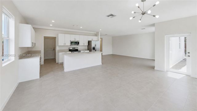 2208 SE 30th St, Homestead, FL 33035