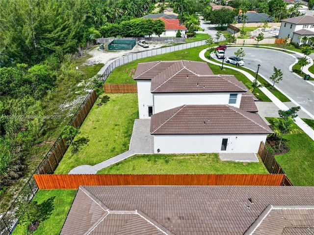 2208 SE 30th St, Homestead, FL 33035