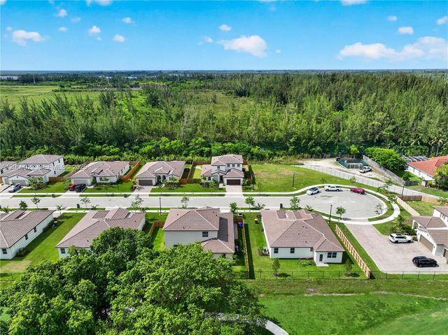 2208 SE 30th St, Homestead, FL 33035