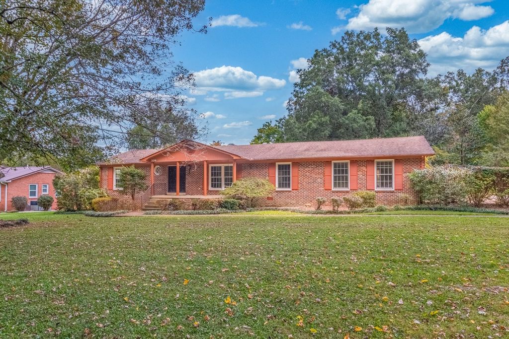 204 Lake Circle Dr, Tullahoma, TN 37388