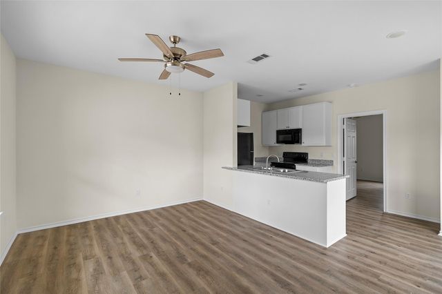 409 Beto St 12, Huntsville, TX 77340