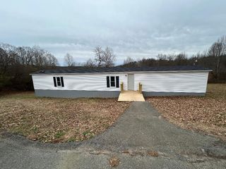 5334 Smith Mountain Lake PKWY, Huddleston, VA 24104