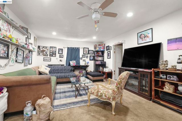 20 Kessler Ln, Oakley, CA 94561
